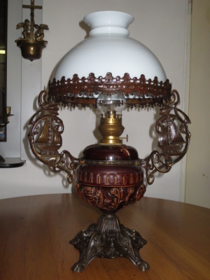 č.1259 lampa stolní petrolejová
